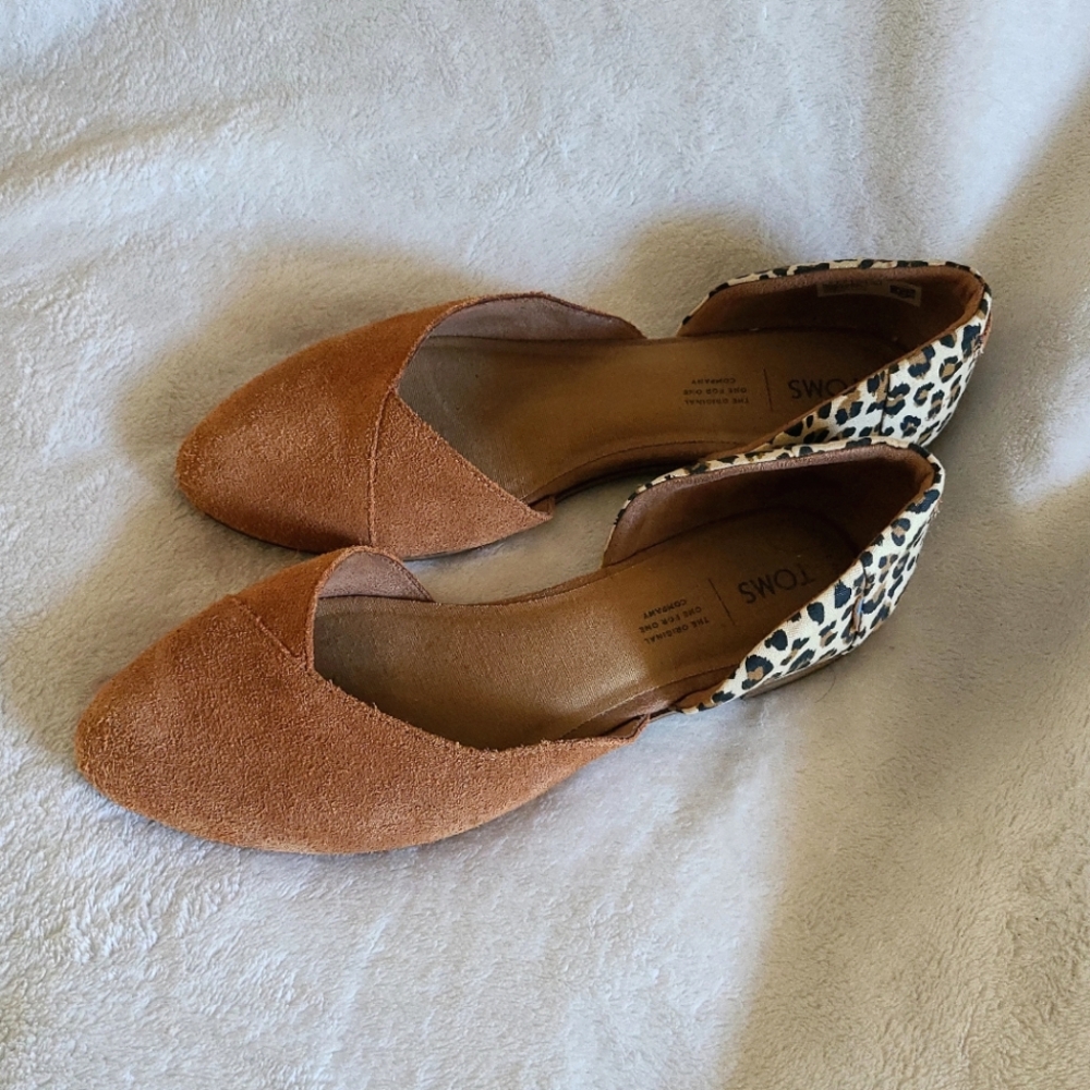 TOMS Tan and Leopard Flats